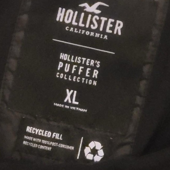 Hollister Black Puffer Jacket with Cream Lining - Picture 5 of 13